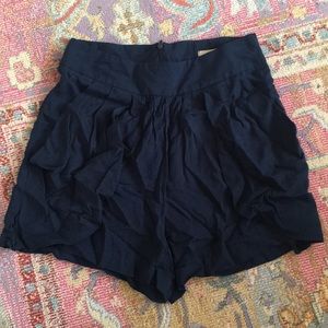 High-waist flowy shorts with pockets